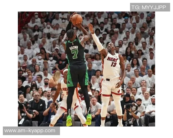 凯尔特人半场三分命中率惨淡怀特豪泽双双失准让人失望