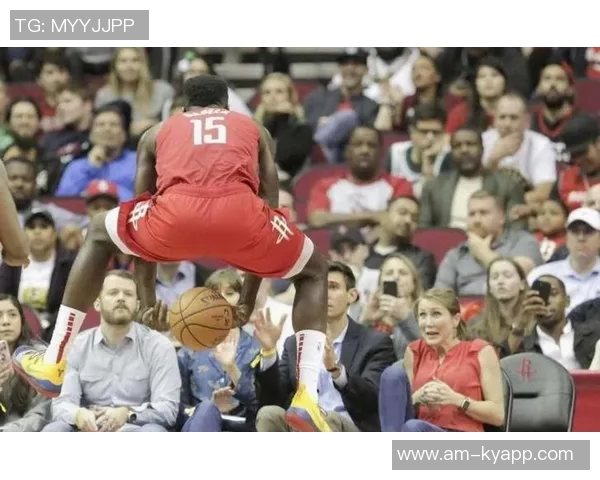 斯通神操作签回卡佩拉助力球队亚当斯受伤后内线奇兵崛起