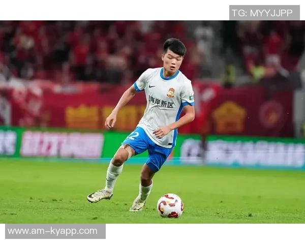 海港签约杨希转会费达143万欧创个人新高提升幅度超两倍 海港签约杨希转会费达143万欧创个人新高提升幅度超两倍